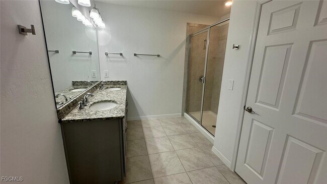 Building Photo - 3034 Royal Gardens Ave