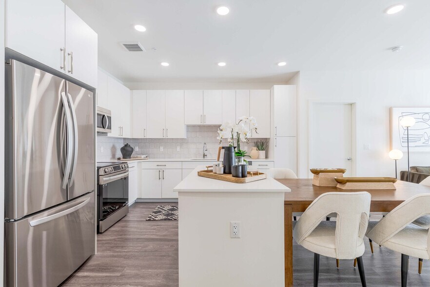 Building Photo - J Veridian At Upper Dublin