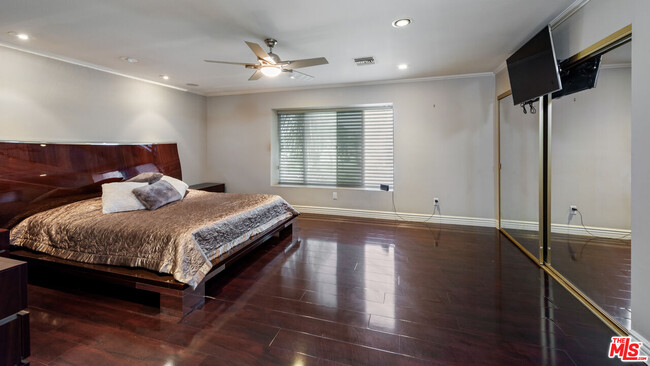 Building Photo - 8730 Sari Ave