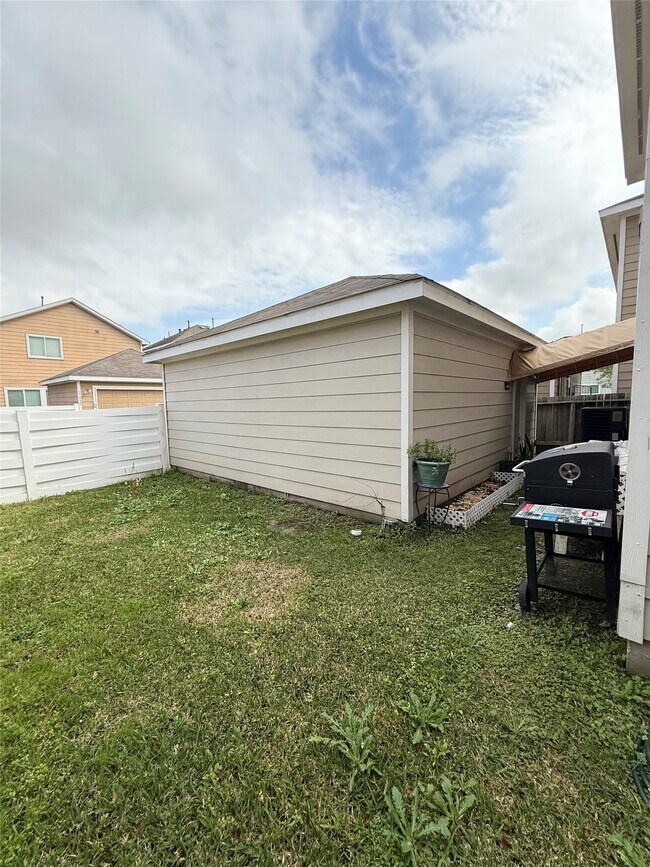 Building Photo - 11930 Jelicoe Dr