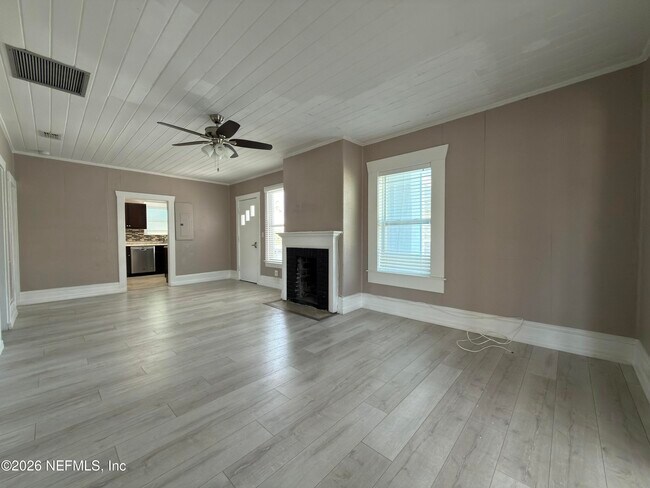 Building Photo - 630 2nd St S