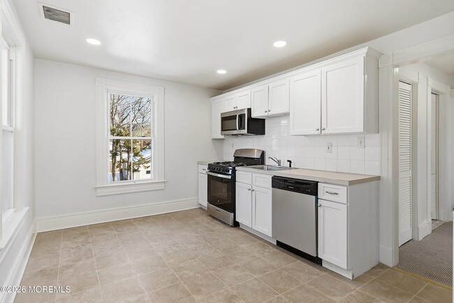 Building Photo - 94 Branch Ave