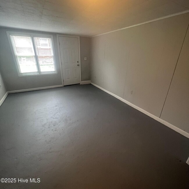 Building Photo - 2405 Jefferson Dr