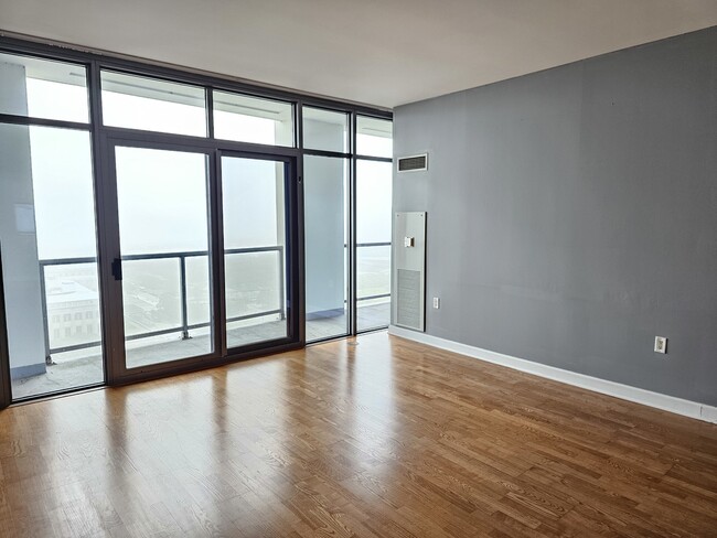 Building Photo - 1235 S Prairie Ave