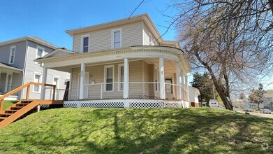 Building Photo - 238 S Maple St