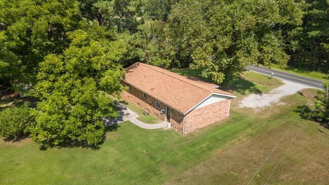 Building Photo - 1045 Scott Town Rd