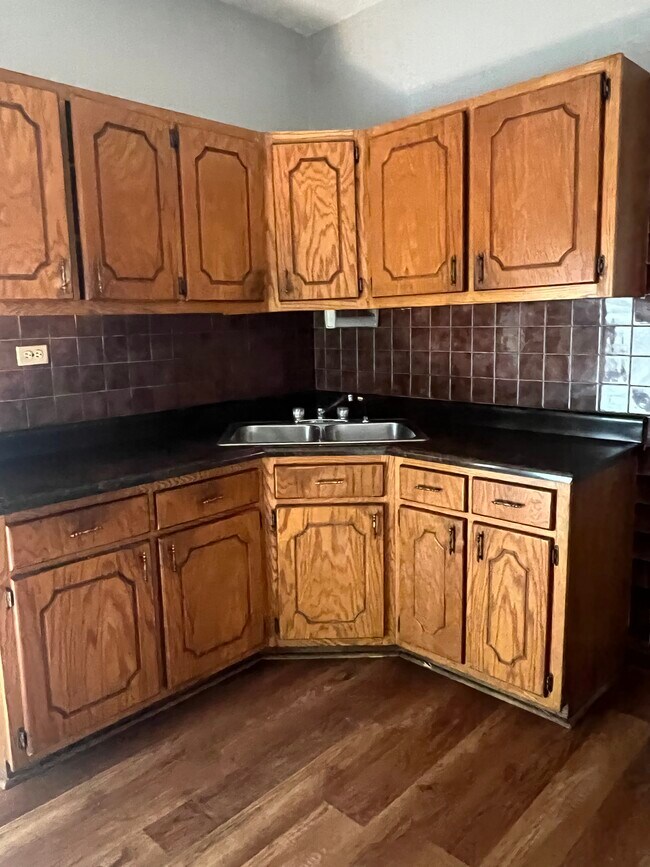 Primary Photo - 933 W Sheridan Rd