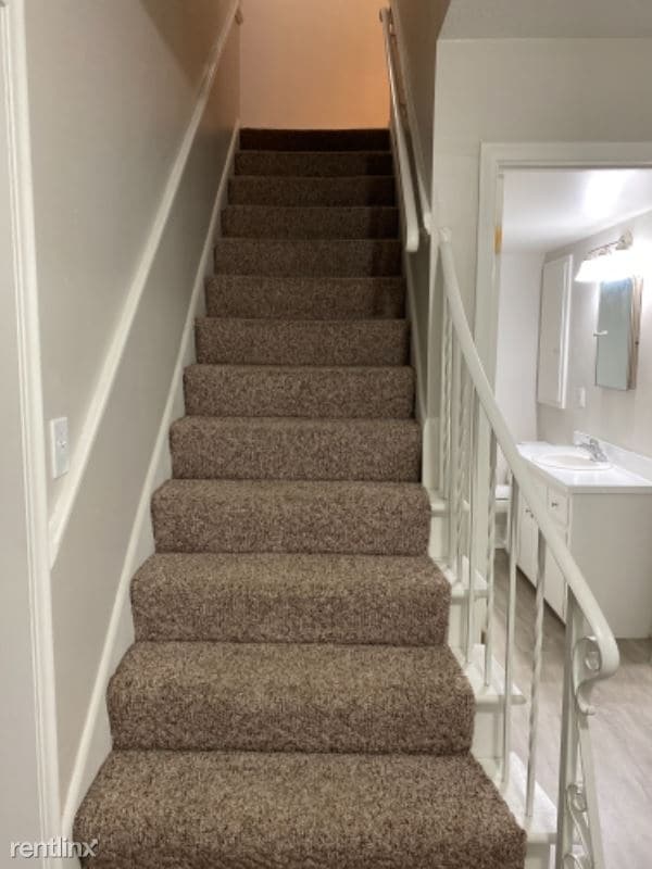Building Photo - 2 br, 2 bath Townhome - 4445 W Sylvania Ave