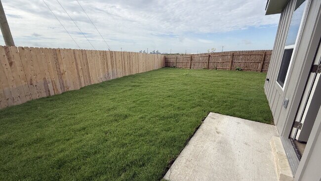 Building Photo - Brand NEW Spacious & Modern 3-Bedroom Duplex with Washer and Dryer and HUGE Backyard