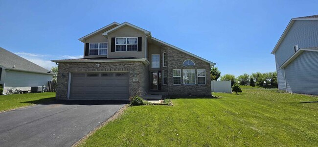 Building Photo - 2416 Boxwood Ln