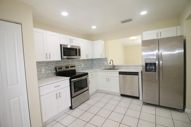 Building Photo - 6076 Strawberry Lakes Cir