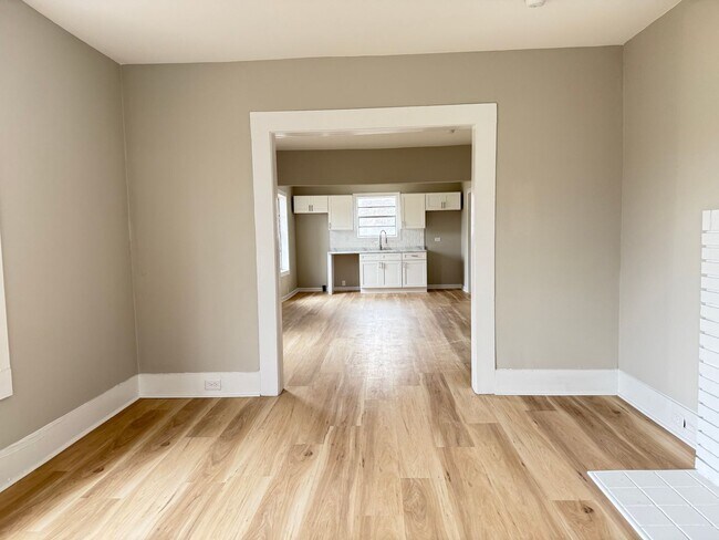Building Photo - Remodeled 3 BR in North Birmingham