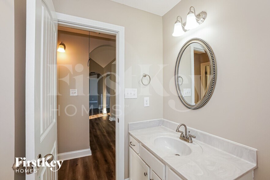 Building Photo - 2592 Hattington Dr