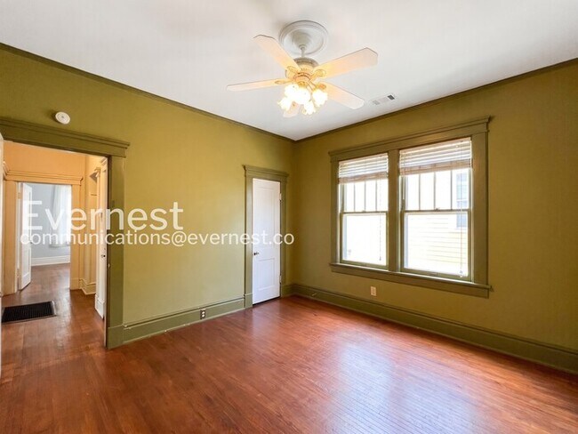 Building Photo - 2 Bed/1 Bath Home with Fenced Yard / Available Now!
