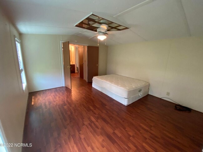 Building Photo - Cute Home Located in the center of everything