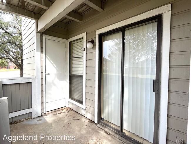 Building Photo - 1 br, 1 bath House - 1901 Holleman Drive W...