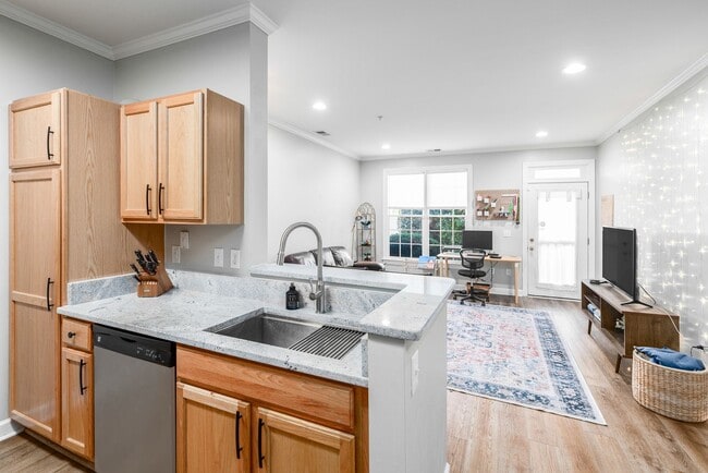 Building Photo - Cute & Cozy Condo in Southern Village!