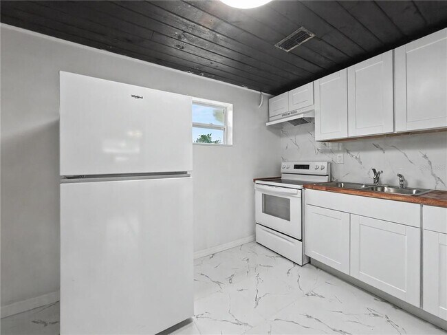 Building Photo - 2848 Harwood St