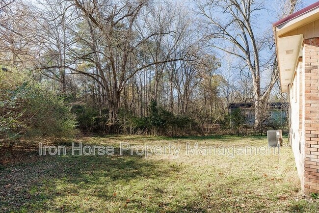 Building Photo - 414 W Richland Ave