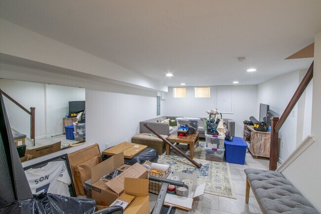 Building Photo - Beautiful Point Breeze Townhome