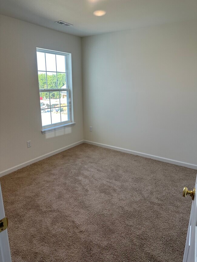 Building Photo - 706 Courtshire Crossing