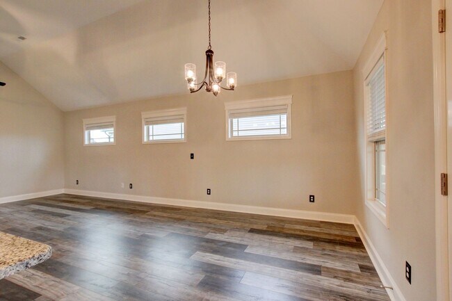 Building Photo - Sharp 3bed 2 ba.  upgrades throughout.