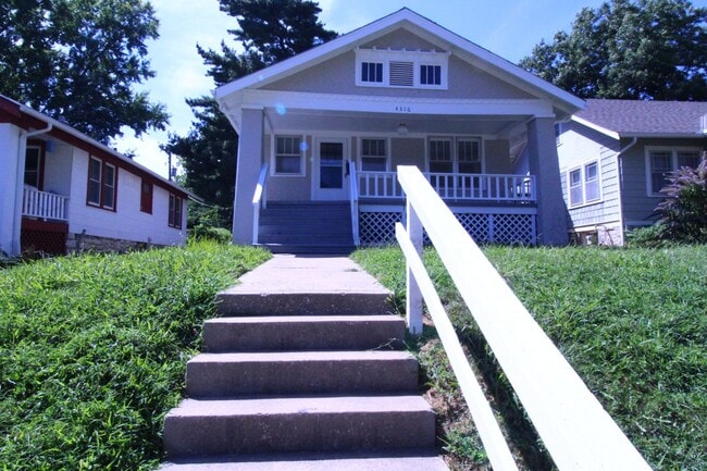 Building Photo - November FREE On This 2 Bedroom 1 Bath Hom...