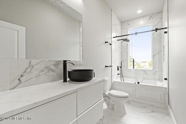Building Photo - 5405 Heckscher Dr