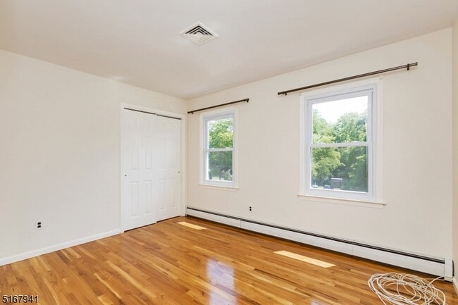 Building Photo - 6 Jean Dr