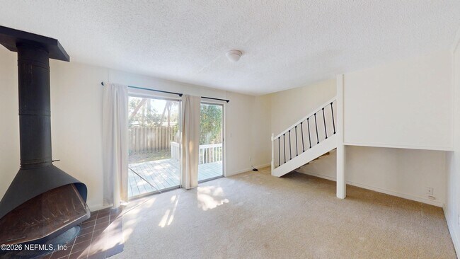 Building Photo - 222 7th St