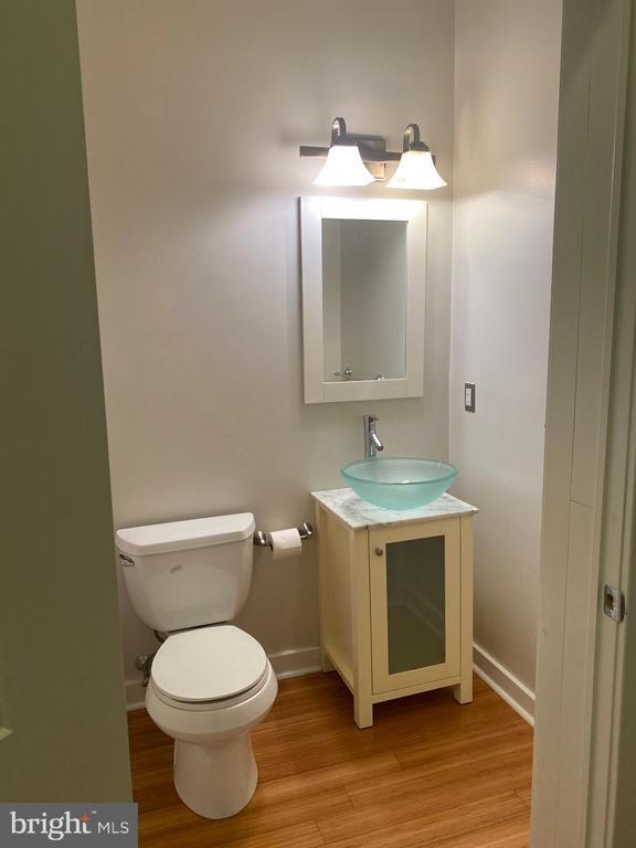 Building Photo - 4742 Pine St