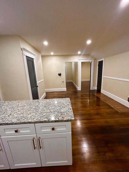 Living room - 252 Central Ave