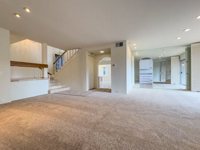 Building Photo - 2274 Caminito Castillo