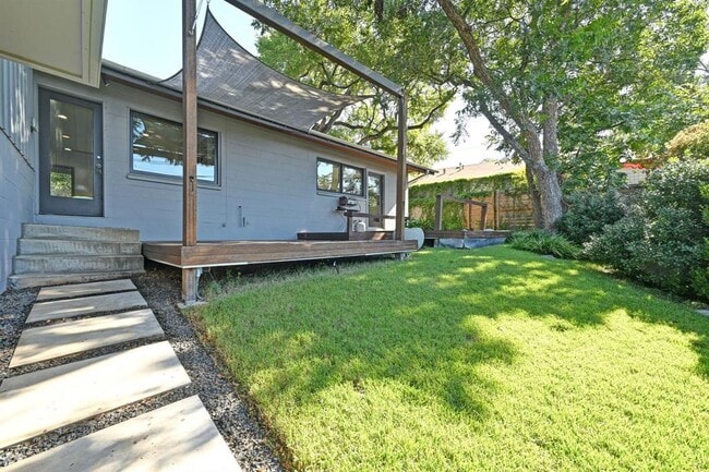 Building Photo - 701 Brownlee Cir