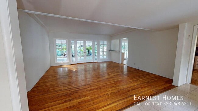 Building Photo - 4121 Hayvenhurst Dr