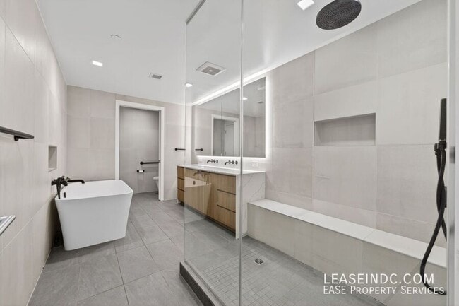 Building Photo - 1332 8th St NW