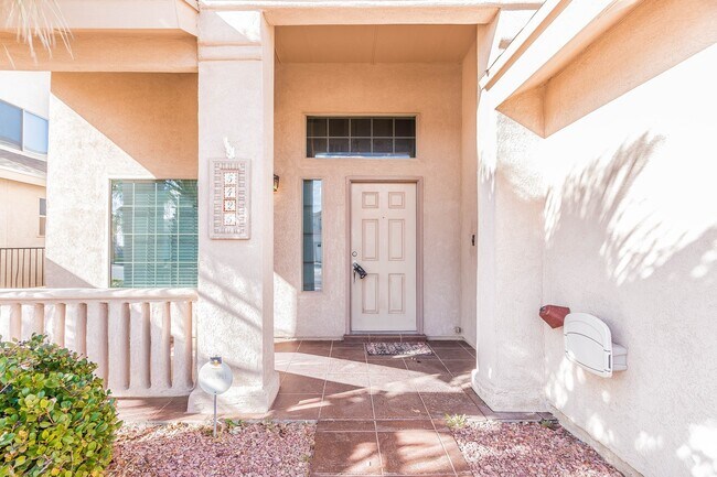 Building Photo - Gorgeous 4 bedroom 2.5 bath home in NorthEast El Paso!!