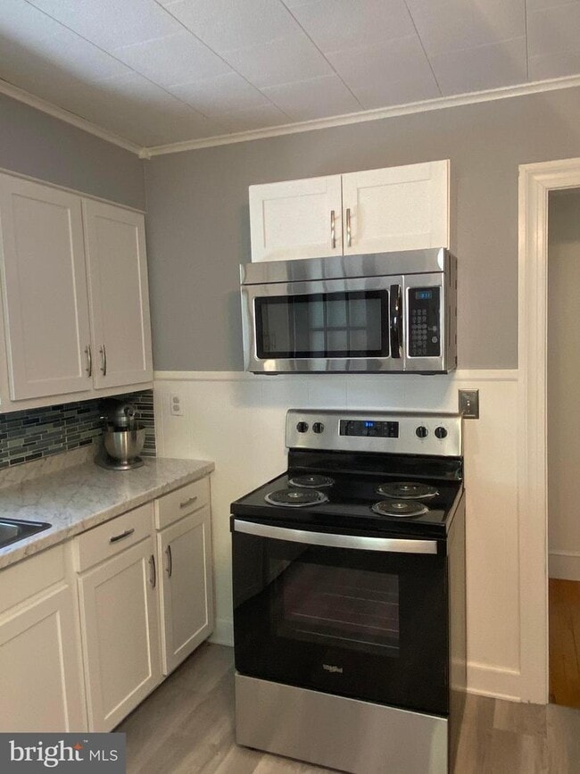 Building Photo - 1009 Tyler Ave