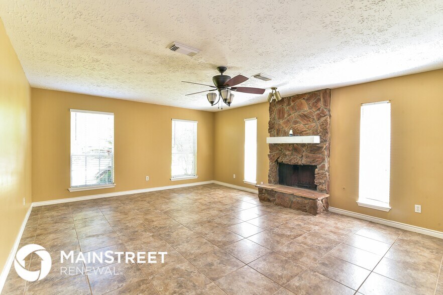 Building Photo - 14815 Oak Pines Dr