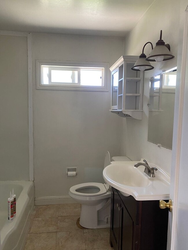 Building Photo - Now Available!! DESIREABLE LOS BANOS SOUTH...