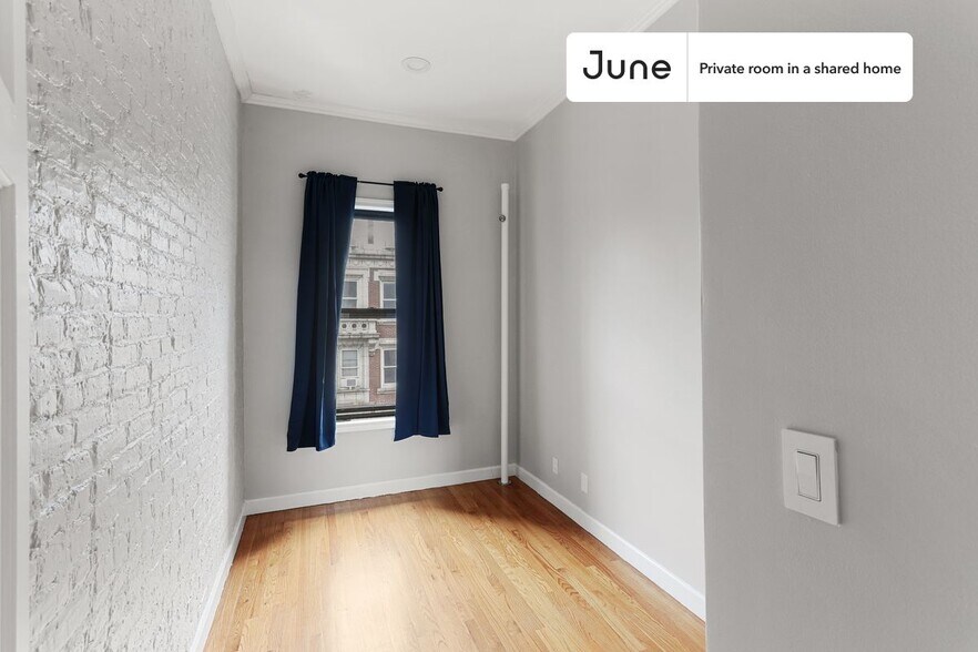 Building Photo - Private bedroom in 4 bed/1 bath Home