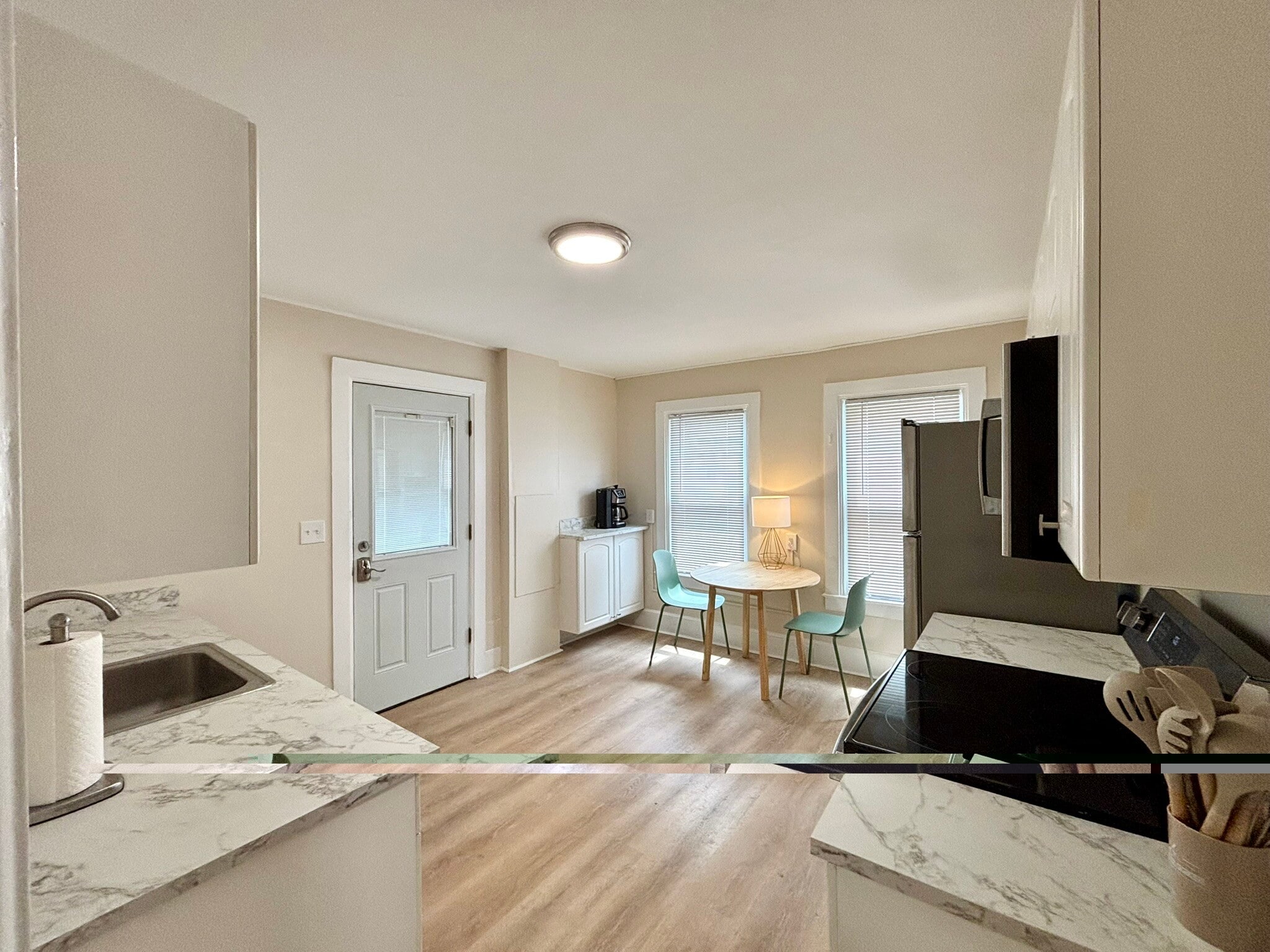 Kitchen - 130 Woodlawn Ave