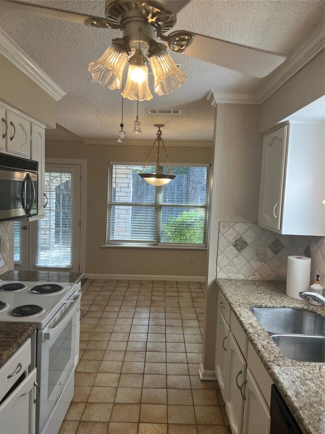 Building Photo - 5115 Autumn Forest Dr