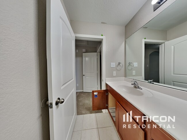 Building Photo - 717 Totem Trail Dr