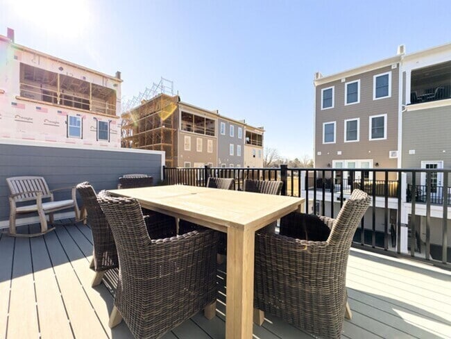 Building Photo - Gorgeous Townhome For Rent in the heart of...