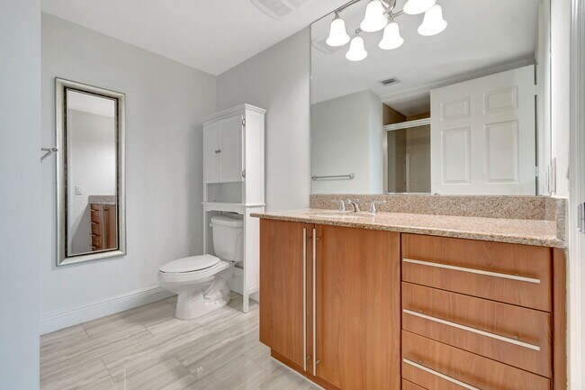 Building Photo - 610 Clematis St