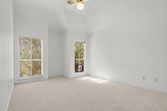 Building Photo - 4916 Travis St