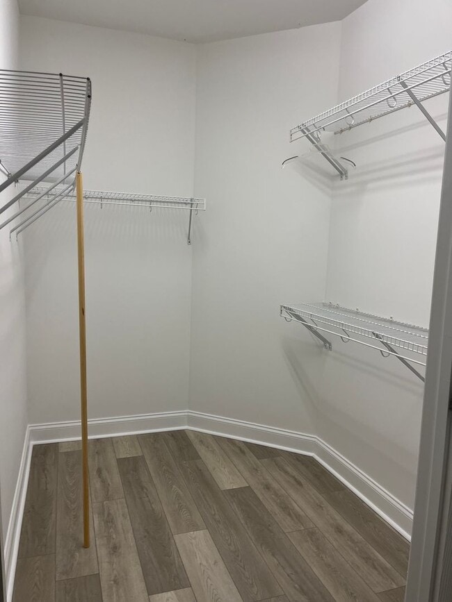 Building Photo - Like new Townhome
