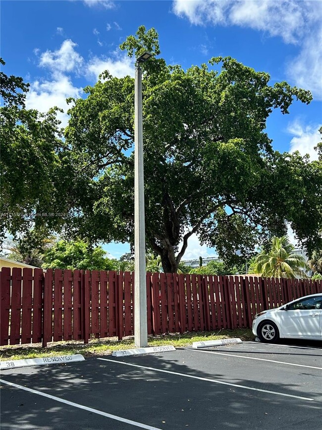 Building Photo - 1200 NE Miami Gardens Dr