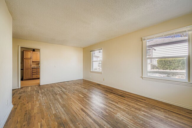 Building Photo - 515 W San Miguel St